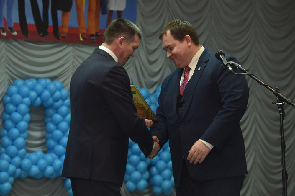Глава ДНР Денис Пушилин поздравил с профессиональным праздником профсоюзных работников Республики