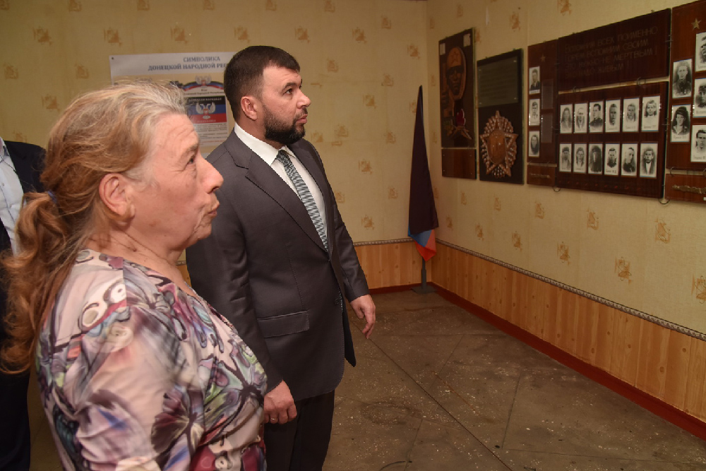 Глава ДНР Денис Пушилин пообщался с жителями одного из поселков города Снежное