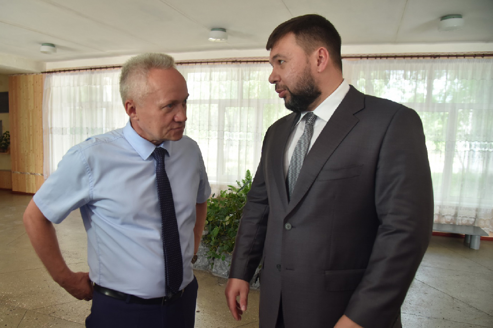 Глава ДНР Денис Пушилин пообщался с жителями одного из поселков города Снежное
