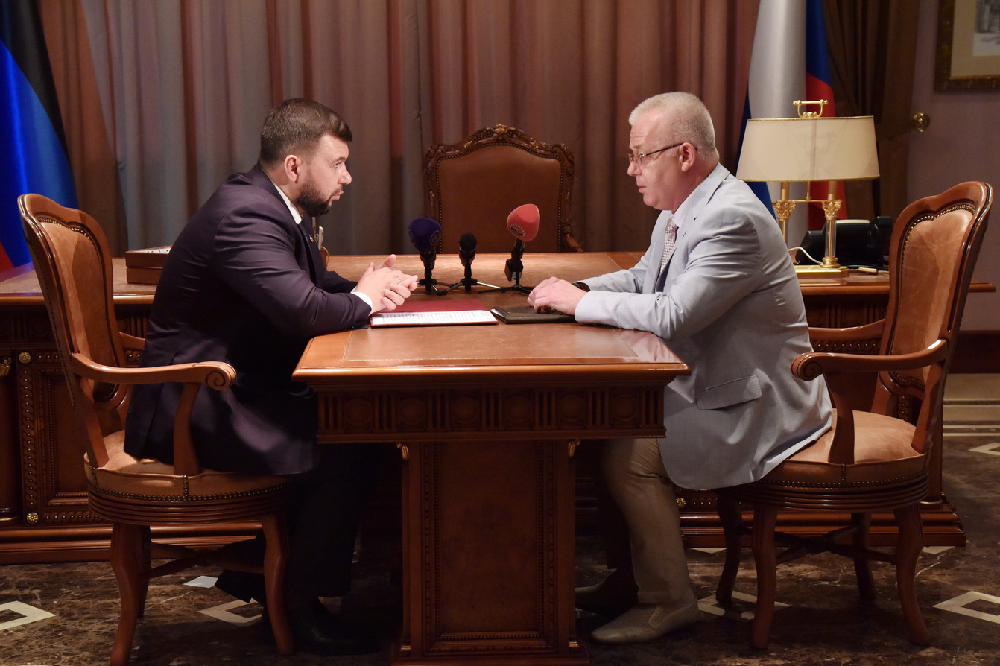 Глава ДНР Денис Пушилин провел встречу с ректором ДонНМУ Григорием Игнатенко