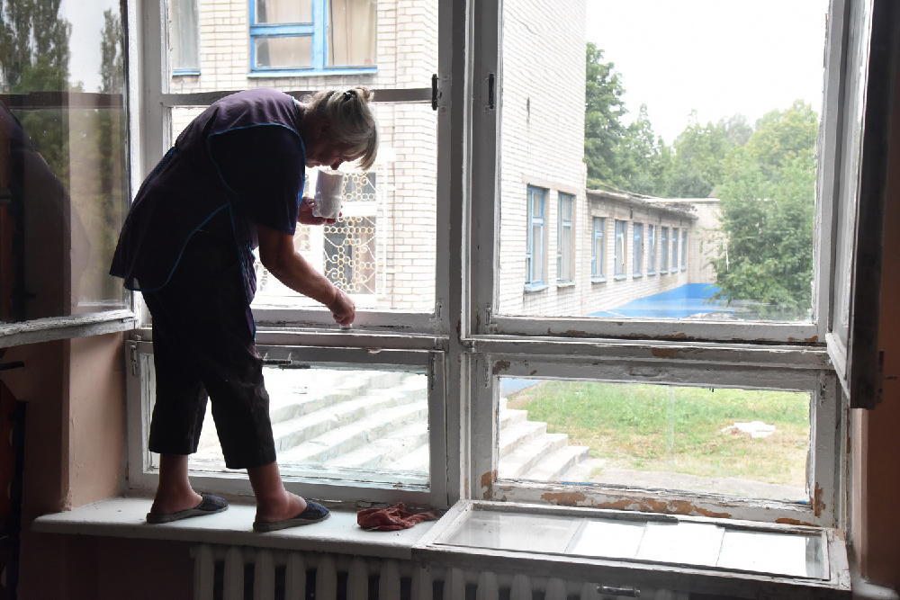 Глава ДНР Денис Пушилин проверил ход выполнения ремонтных работ в одной из горловских школ