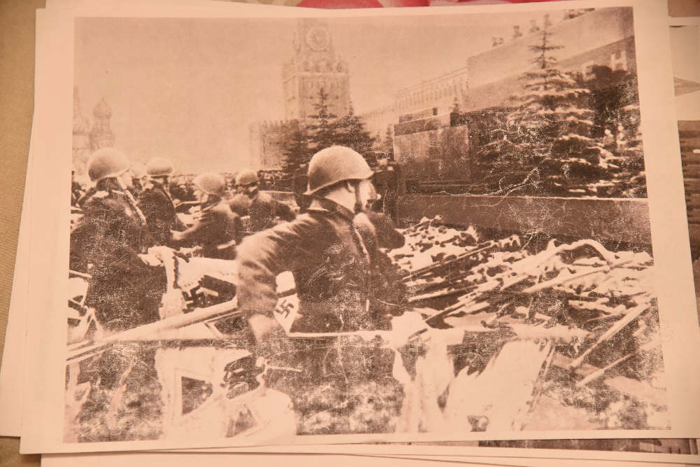Денис Пушилин побывал в гостях у ветерана Великой Отечественной войны, участника Парада Победы 1945 года Алексея Кужильного