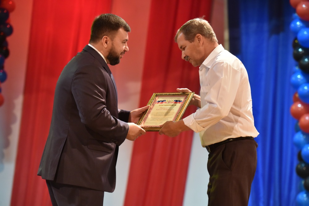 Глава ДНР Денис Пушилин вручил государственные награды железнодорожникам 