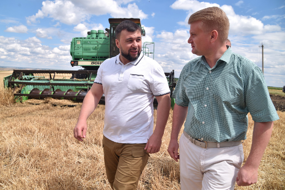 Уборочная кампания, экспорт зерна, господдержка аграриев: Денис Пушилин провел выездное совещание по вопросам продовольственной безопасности