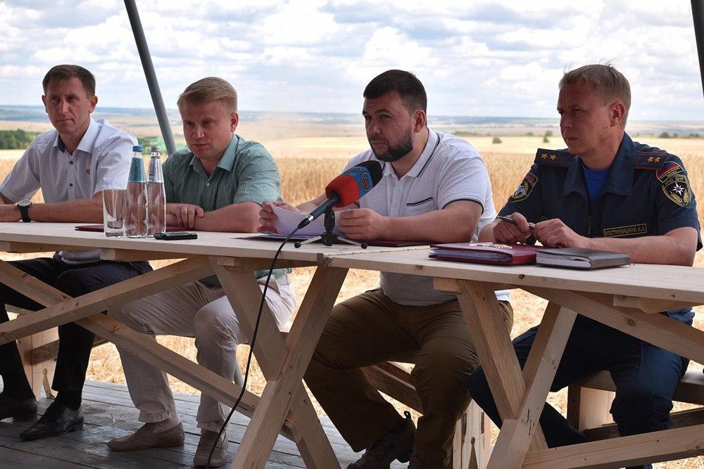 Уборочная кампания, экспорт зерна, господдержка аграриев: Денис Пушилин провел выездное совещание по вопросам продовольственной безопасности