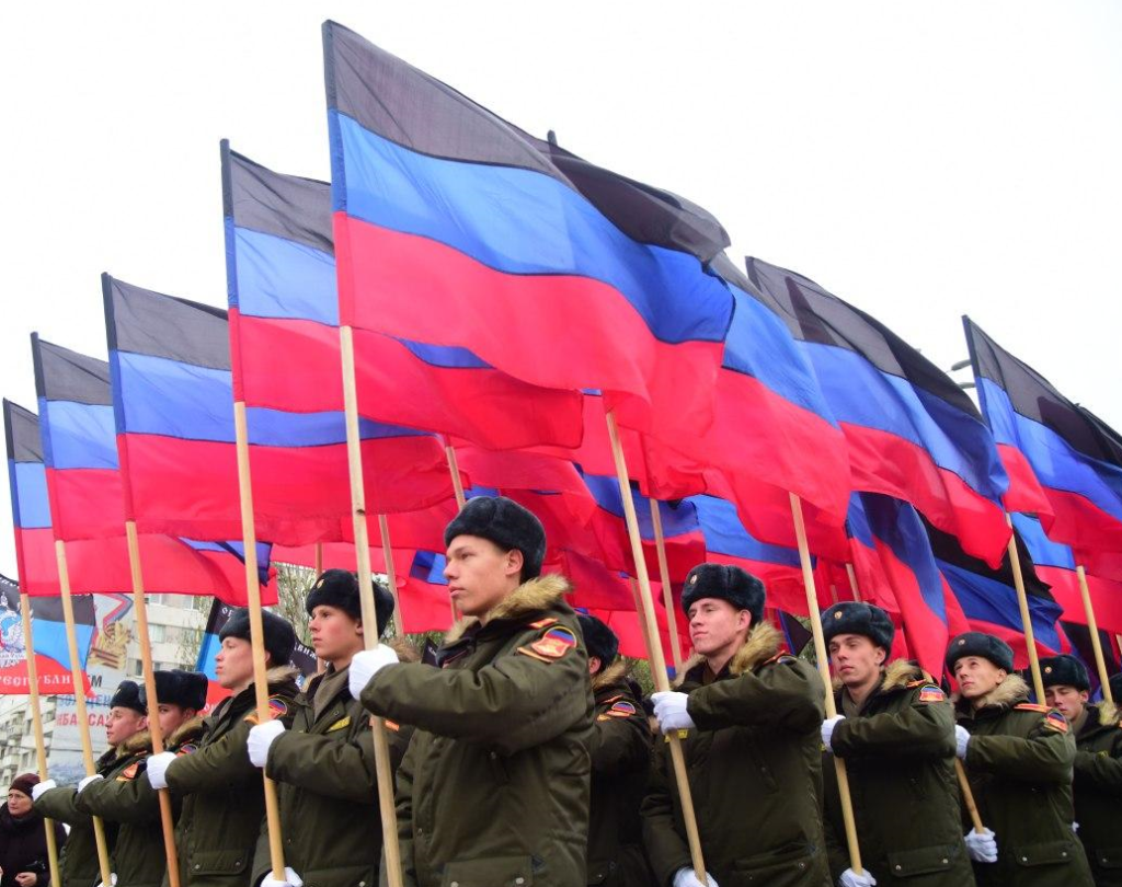 Дне р. Днерер. Знамя Донецкой народной Республики. День государственного флага ДНР.